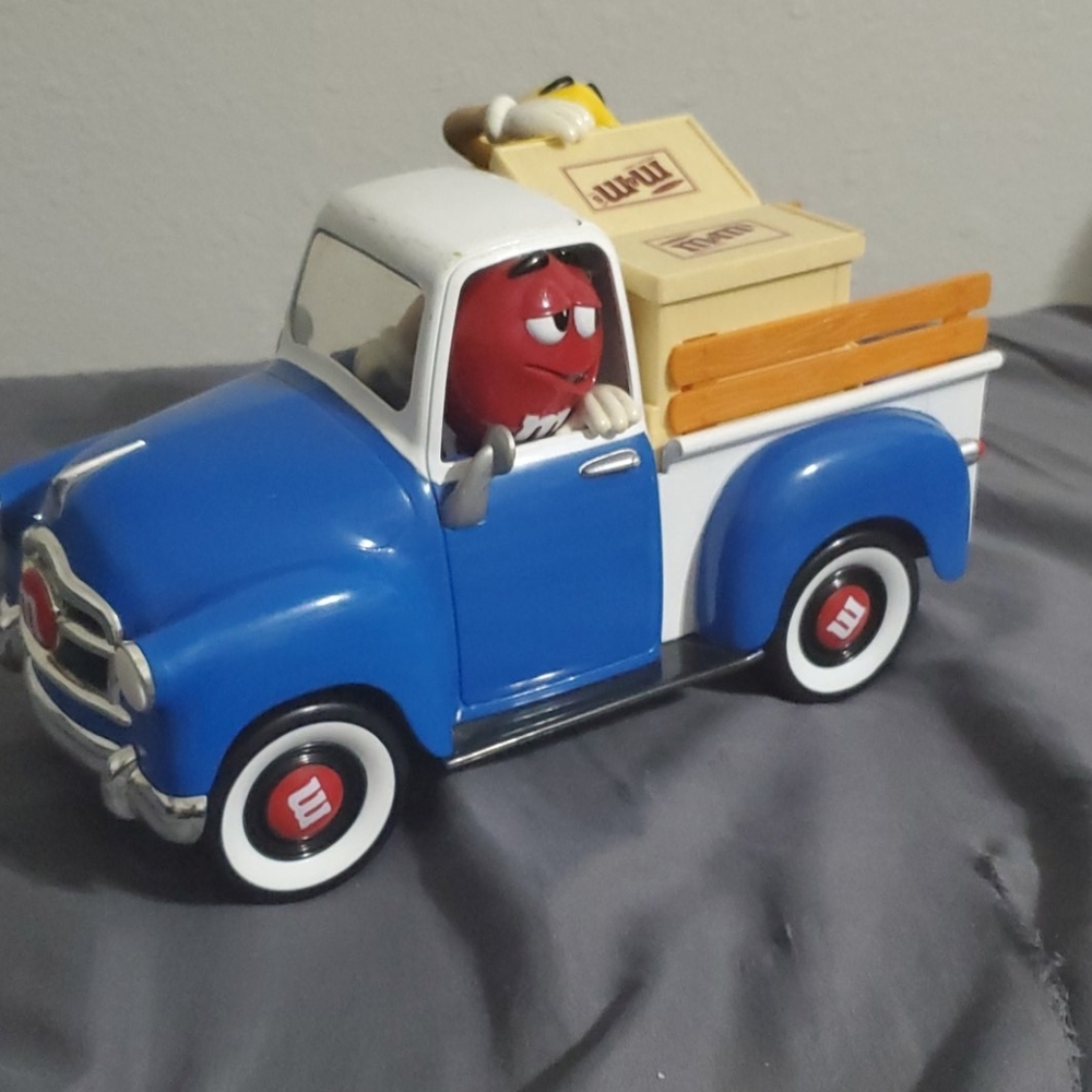 M&M Dispenser